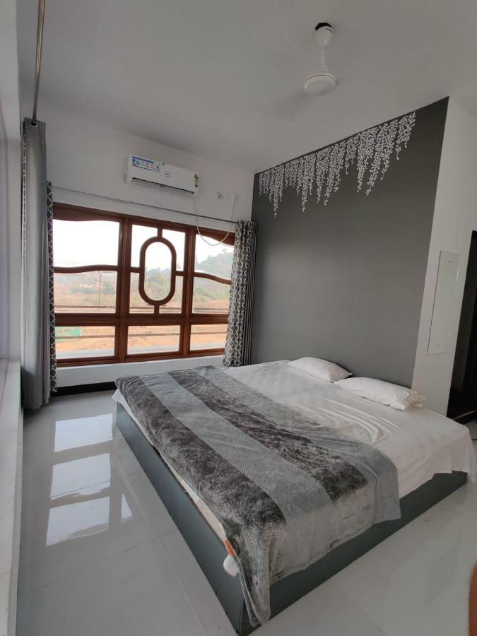 Hotel Sunshine Sea View Alībāg Zewnętrze zdjęcie